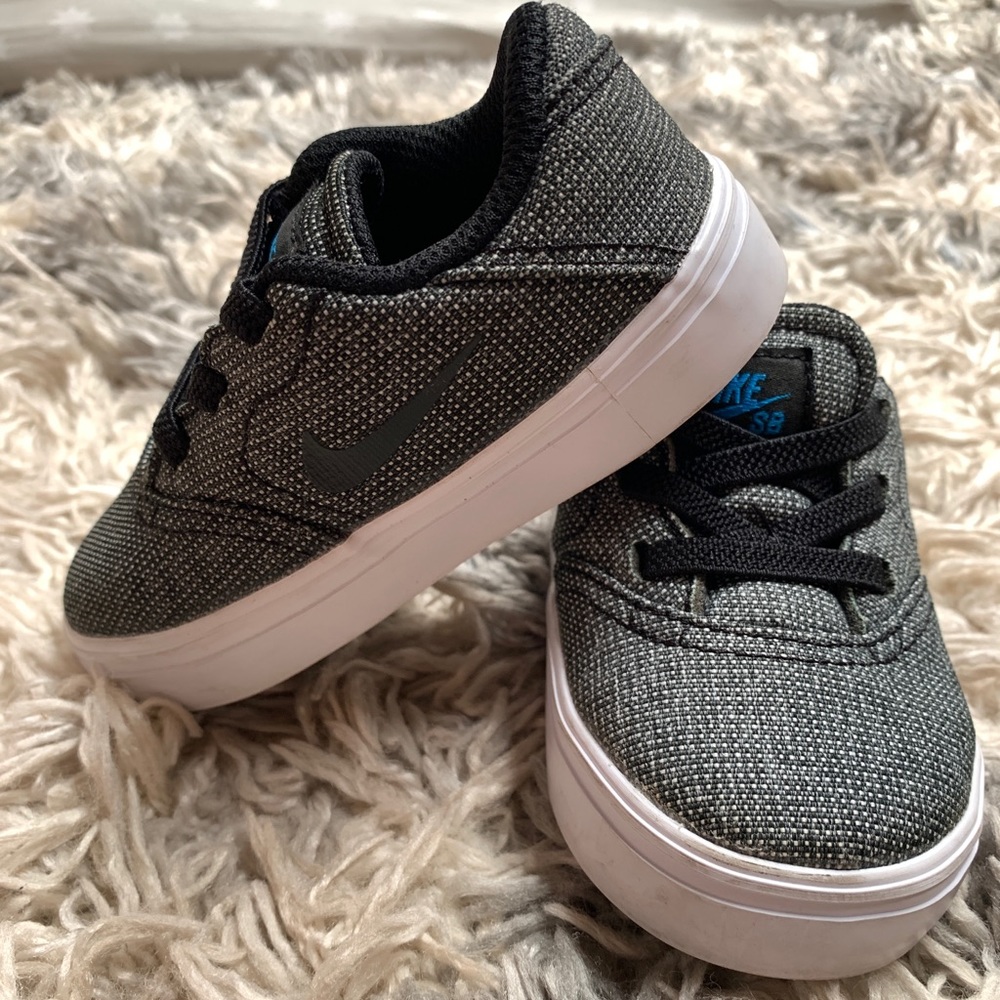 Toddler nikes.